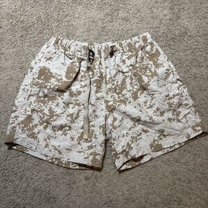 Nike ACG Belted Loose Fit Above Knee Trail Shorts Beige Camo Medium 6” Inseam